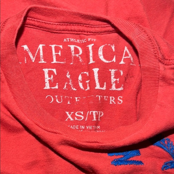 American Eagle Outfitters Red Tee with Blue Graphic - Picture 2 of 9